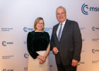 im Bild links Europol-Exekutivdirektorin Catherine De Bolle, rechts Innenminister Joachim Herrmann mit Blick in die Kamera