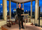 Innenminister Joachim Herrmann bei Rede mit Mikrophon