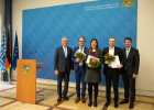 Gruppenfoto mit Preisträgerin und Preisträgern sowie Innenstaatssekretär Kirchner und Joseph Ströbl