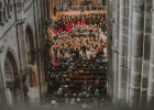 Blick in die Kirche mit Konzert