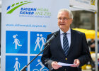 Innenminister Joachim Herrmann am Mikrophon bei Rede