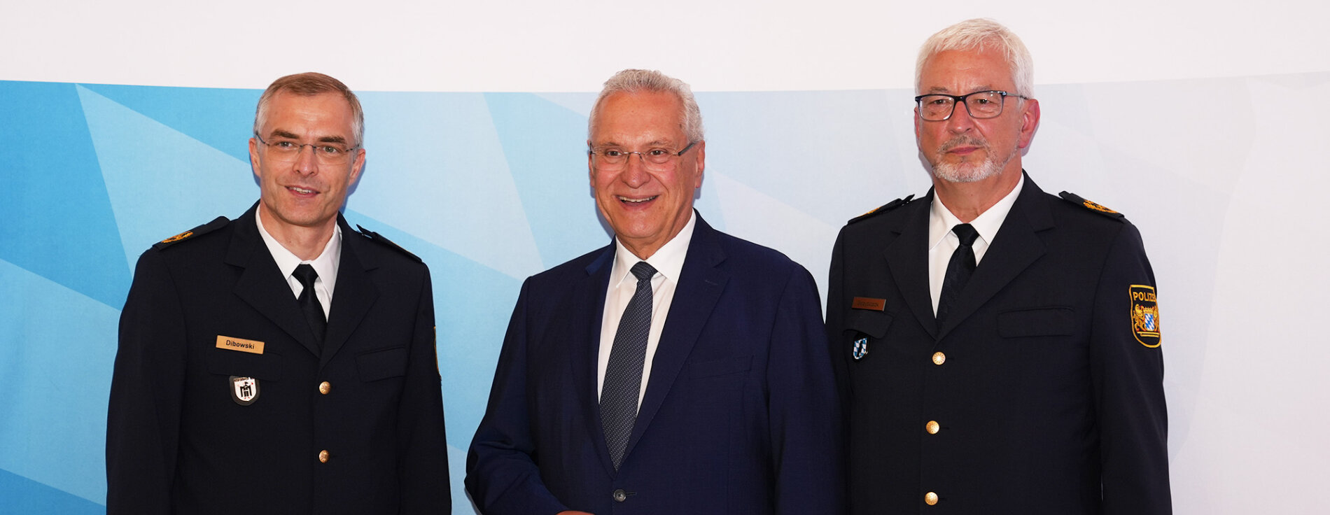 Auf dem Foto Miachel Dibowski, Innenminister Joachim Herrmann und Udo Skrzypczak