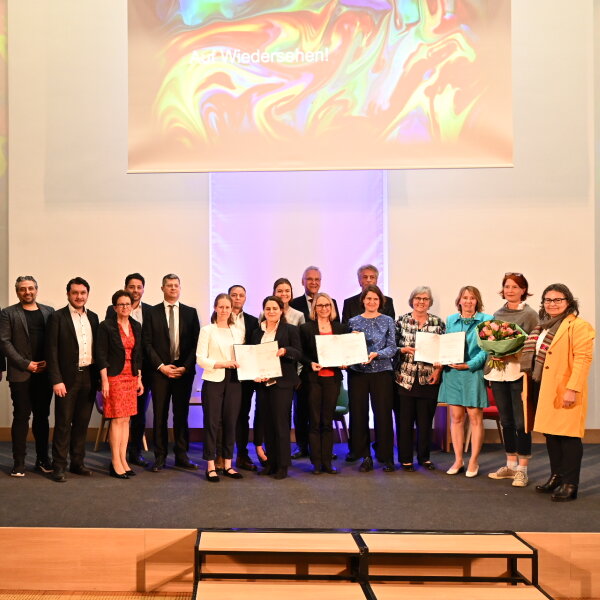 Gruppenbild mit allen Preisträgern und Innenminister Joachim Herrmann