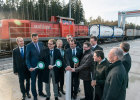 Gemeinsam mit Bundesverkehrsminister Alexander Dobrindt hat Innen- und Verkehrsstaatssekretär Gerhard Eck das neue KombiTerminal in Burghausen eröffnet.