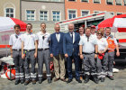 Innenminister Joachim Herrmann am Infostand des Bayerischen Roten Kreuzes in Landshut