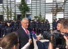 24. September 2018: Innenminister Joachim Herrmann startet in der Bereitschaftspolizeiabteilung in Dachau die Auslieferung der neuen Dienstpistole SFP9-TR von Heckler & Koch. Die 160 neueingestellten Polizeianwärterinnen und Polizeianwärter des 66. Ausbildungsseminars sind die Ersten bei der Bayerischen Polizei, die mit der neuen Dienstpistole ausgestattet werden.