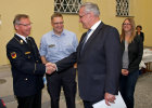 Gemeinsam mit Vertretern der Feuerwehren und Hilfsorganisationen gibt Innenminister Joachim Herrmann am 11. Oktober 2017 den Startschuss für die Kampagne „Doppelt Engagiert“, die bayernweit für die Vereinbarkeit von Beruf und Ehrenamt wirbt. 