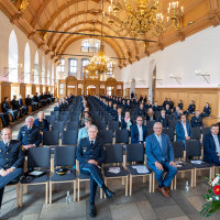 Innenminister Herrmann und neue Polizistinnen und Polizisten im Rathaussaal