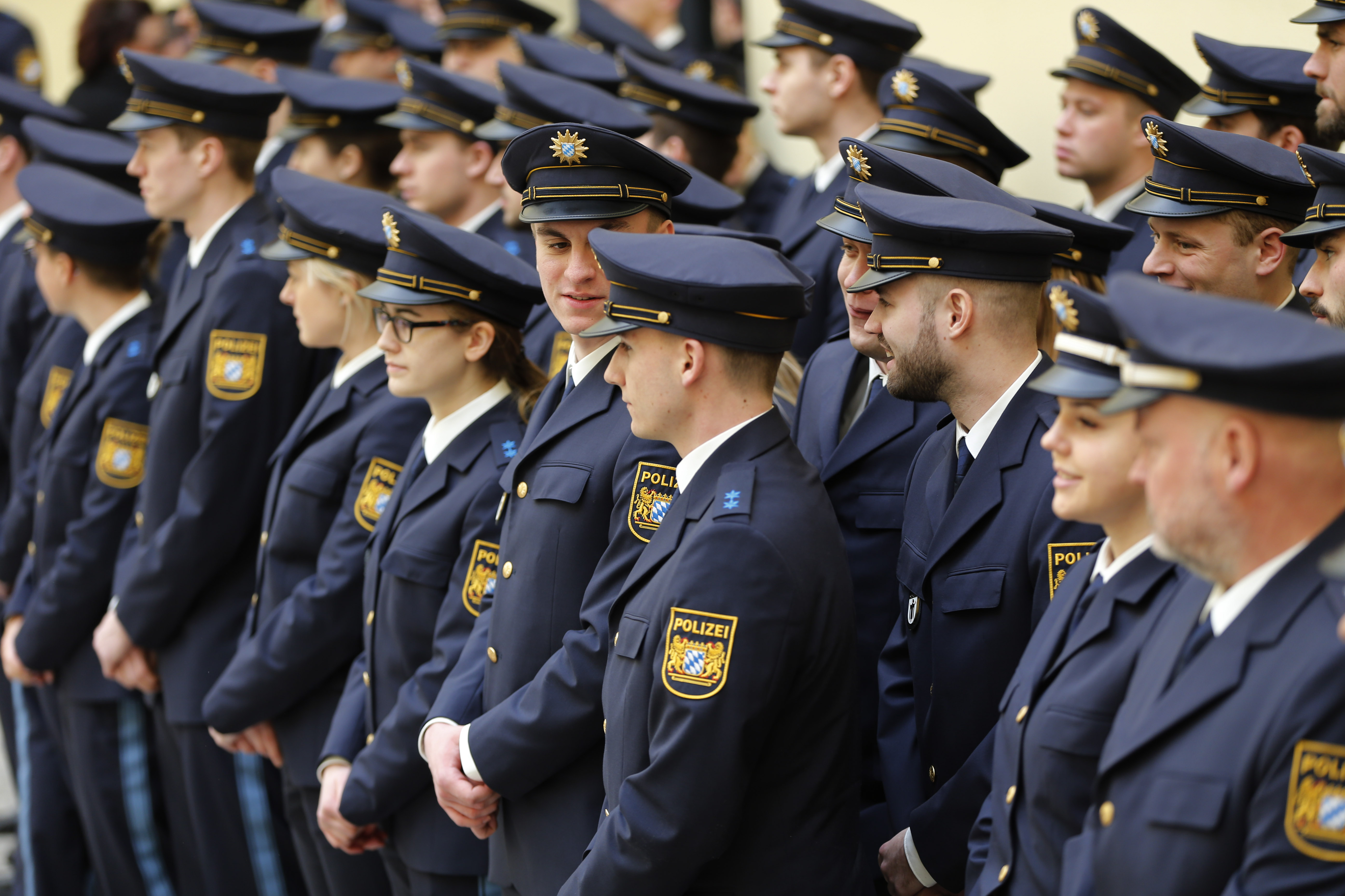 Begrüßung neu Polizistinnen und Polizisten der Münchner Polizei - Bayerisches Staatsministerium 