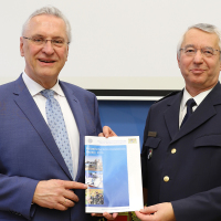 Bayerns Innenminister Joachim Herrmann und Landespolizeipräsident Prof. Dr. Wilhelm Schmidbauer stellen die Polizeiliche Kriminalstatistik 2019 vor.